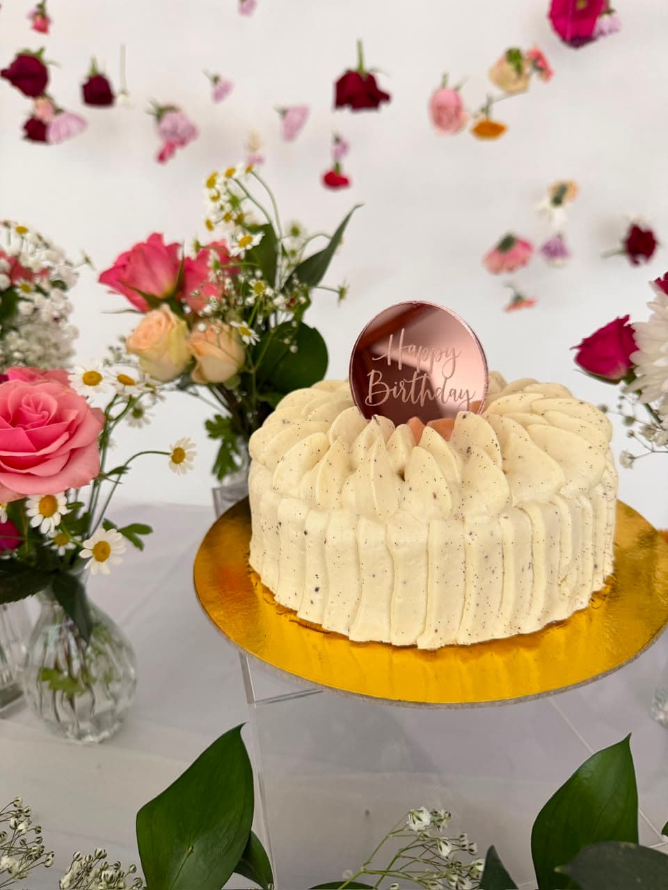 Torta de celebración Mietz con decoración floral y personalización